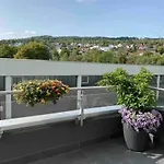 Preiswertes Stilvolles Im Privaten Haus Mit Grossem Schoenem Modernem Gemeinschaft Badenzimmer Daire