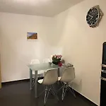 Preiswertes Stilvolles Im Privaten Haus Mit Grossem Schoenem Modernem Gemeinschaft Badenzimmer Daire *