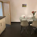 Preiswertes Stilvolles Im Privaten Haus Mit Grossem Schoenem Modernem Gemeinschaft Badenzimmer *