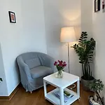 Preiswertes Stilvolles Im Privaten Haus Mit Grossem Schoenem Modernem Gemeinschaft Badenzimmer