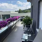 Preiswertes Stilvolles Im Privaten Haus Mit Grossem Schoenem Modernem Gemeinschaft Badenzimmer