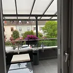 Preiswertes Stilvolles Im Privaten Haus Mit Grossem Schoenem Modernem Gemeinschaft Badenzimmer Daire *