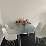 Daire Preiswertes Stilvolles Im Privaten Haus Mit Grossem Schoenem Modernem Gemeinschaft Badenzimmer *