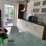 Daire Preiswertes Stilvolles Im Privaten Haus Mit Grossem Schoenem Modernem Gemeinschaft Badenzimmer