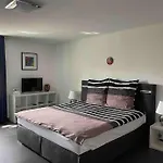 Preiswertes Stilvolles Im Privaten Haus Mit Grossem Schoenem Modernem Gemeinschaft Badenzimmer Daire
