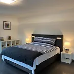 Daire Preiswertes Stilvolles Im Privaten Haus Mit Grossem Schoenem Modernem Gemeinschaft Badenzimmer