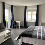 Preiswertes Stilvolles Im Privaten Haus Mit Grossem Schoenem Modernem Gemeinschaft Badenzimmer *