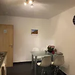 Daire Preiswertes Stilvolles Im Privaten Haus Mit Grossem Schoenem Modernem Gemeinschaft Badenzimmer *