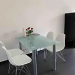 Preiswertes Stilvolles Im Privaten Haus Mit Grossem Schoenem Modernem Gemeinschaft Badenzimmer