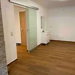 Preiswertes Stilvolles Im Privaten Haus Mit Grossem Schoenem Modernem Gemeinschaft Badenzimmer * Lörrach