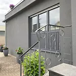 Daire Preiswertes Stilvolles Im Privaten Haus Mit Grossem Schoenem Modernem Gemeinschaft Badenzimmer