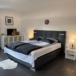 Daire Preiswertes Stilvolles Im Privaten Haus Mit Grossem Schoenem Modernem Gemeinschaft Badenzimmer