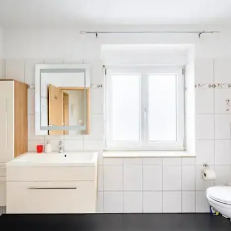 Apartment Preiswertes Stilvolles Im Privaten Haus Mit Grossem Schoenem Modernem Gemeinschaft Badenzimmer *