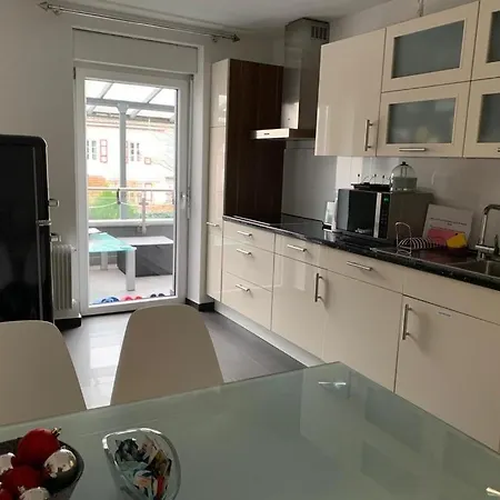 Preiswertes Stilvolles Im Privaten Haus Mit Grossem Schoenem Modernem Gemeinschaft Badenzimmer