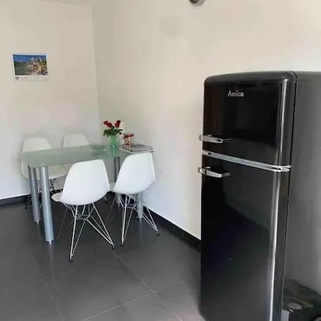 Preiswertes Stilvolles Im Privaten Haus Mit Grossem Schoenem Modernem Gemeinschaft Badenzimmer Daire *