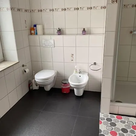 Preiswertes Stilvolles Im Privaten Haus Mit Grossem Schoenem Modernem Gemeinschaft Badenzimmer * Lorrach