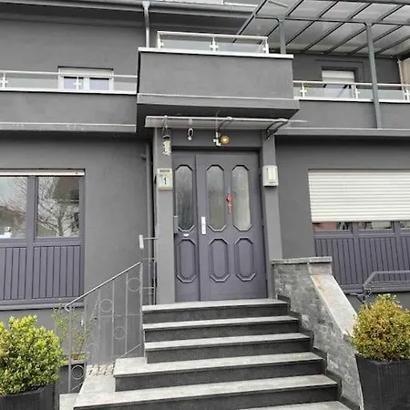 Daire Preiswertes Stilvolles Im Privaten Haus Mit Grossem Schoenem Modernem Gemeinschaft Badenzimmer