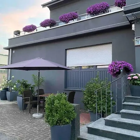 Daire Preiswertes Stilvolles Im Privaten Haus Mit Grossem Schoenem Modernem Gemeinschaft Badenzimmer *