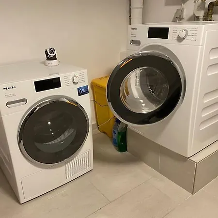 Preiswertes Stilvolles Im Privaten Haus Mit Grossem Schoenem Modernem Gemeinschaft Badenzimmer *