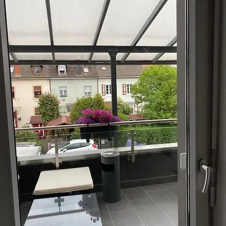 Preiswertes Stilvolles Im Privaten Haus Mit Grossem Schoenem Modernem Gemeinschaft Badenzimmer Apartment *