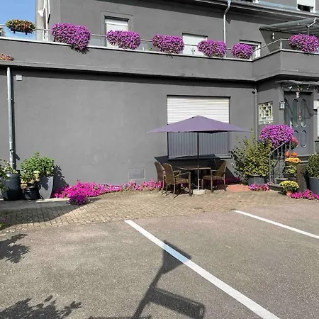 Preiswertes Stilvolles Im Privaten Haus Mit Grossem Schoenem Modernem Gemeinschaft Badenzimmer Apartment Lorrach