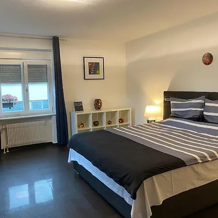 Preiswertes Stilvolles Im Privaten Haus Mit Grossem Schoenem Modernem Gemeinschaft Badenzimmer *