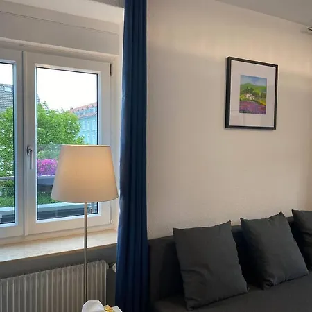 Preiswertes Stilvolles Im Privaten Haus Mit Grossem Schoenem Modernem Gemeinschaft Badenzimmer Daire *