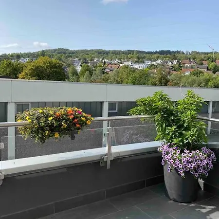 Preiswertes Stilvolles Im Privaten Haus Mit Grossem Schoenem Modernem Gemeinschaft Badenzimmer