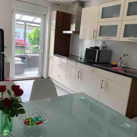 Daire Preiswertes Stilvolles Im Privaten Haus Mit Grossem Schoenem Modernem Gemeinschaft Badenzimmer