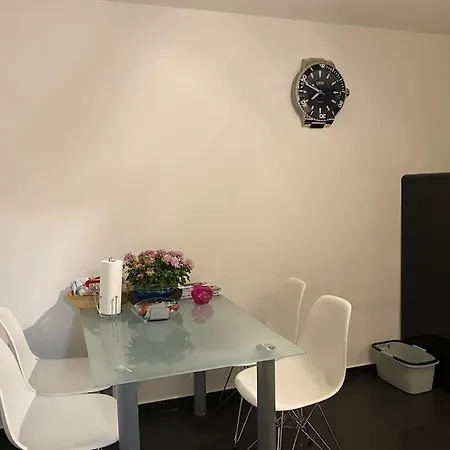 Preiswertes Stilvolles Im Privaten Haus Mit Grossem Schoenem Modernem Gemeinschaft Badenzimmer *