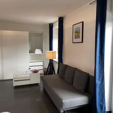 Preiswertes Stilvolles Im Privaten Haus Mit Grossem Schoenem Modernem Gemeinschaft Badenzimmer