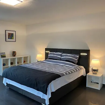 Daire Preiswertes Stilvolles Im Privaten Haus Mit Grossem Schoenem Modernem Gemeinschaft Badenzimmer