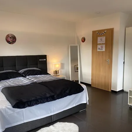 Preiswertes Stilvolles Im Privaten Haus Mit Grossem Schoenem Modernem Gemeinschaft Badenzimmer Apartment Lorrach