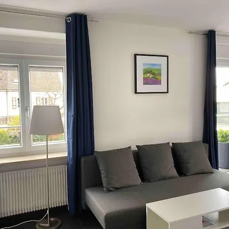 Preiswertes Stilvolles Im Privaten Haus Mit Grossem Schoenem Modernem Gemeinschaft Badenzimmer *