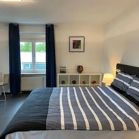 Preiswertes Stilvolles Im Privaten Haus Mit Grossem Schoenem Modernem Gemeinschaft Badenzimmer Apartment Lorrach