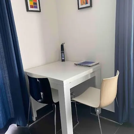 Preiswertes Stilvolles Im Privaten Haus Mit Grossem Schoenem Modernem Gemeinschaft Badenzimmer Daire