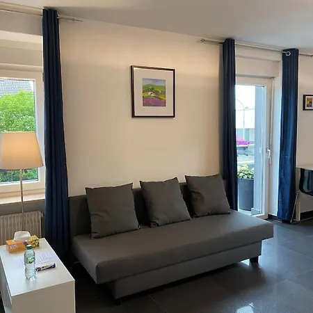 Preiswertes Stilvolles Im Privaten Haus Mit Grossem Schoenem Modernem Gemeinschaft Badenzimmer *