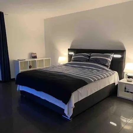 Preiswertes Stilvolles Im Privaten Haus Mit Grossem Schoenem Modernem Gemeinschaft Badenzimmer * Lorrach
