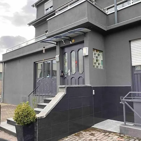 Preiswertes Stilvolles Im Privaten Haus Mit Grossem Schoenem Modernem Gemeinschaft Badenzimmer Daire