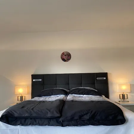 Preiswertes Stilvolles Im Privaten Haus Mit Grossem Schoenem Modernem Gemeinschaft Badenzimmer Apartment Lorrach