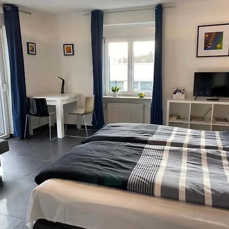 Preiswertes Stilvolles Im Privaten Haus Mit Grossem Schoenem Modernem Gemeinschaft Badenzimmer